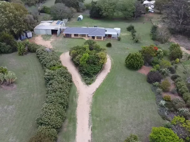 A great family home on 5 acres with loads of extras...