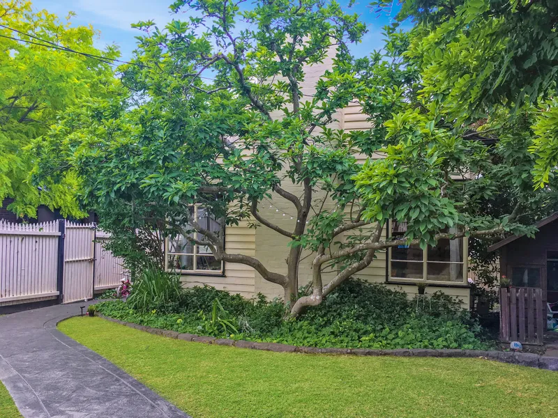 COTTAGE STYLE HOME IN BLACKBURN SOUTH
