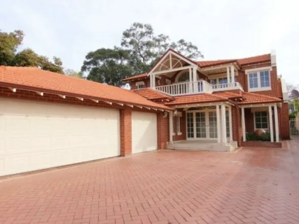 Huge 4/5 Bedroom Family Character Home in Idealic Mount Pleasant Location