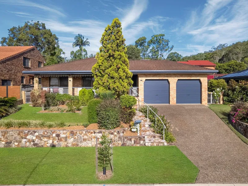 IMAGINE COMING HOME TO THIS IMPECCABLE THREE BEDROOM HOUSE IN CARINDALE