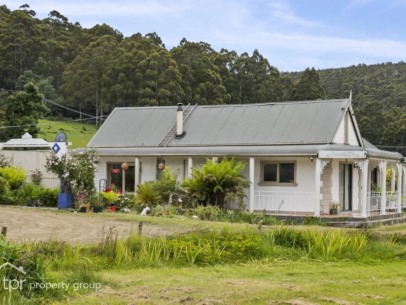 Residence & Settlers Cottage