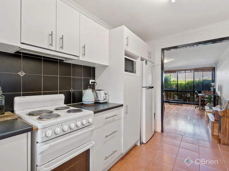 Private and Secure Unit- Close to all Amenities