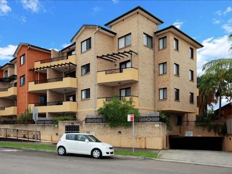 Villa Style Apartment Minutes' Walk to the new Light Rail Station