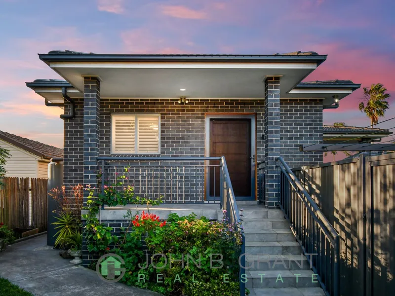 BRAND NEW LUXURY GRANNY FLAT! GAS AND WATER INCLUDED!