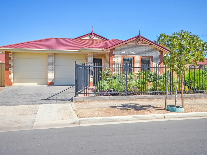 Modern, City Fringe Family Home with SOLAR SYSTEM!