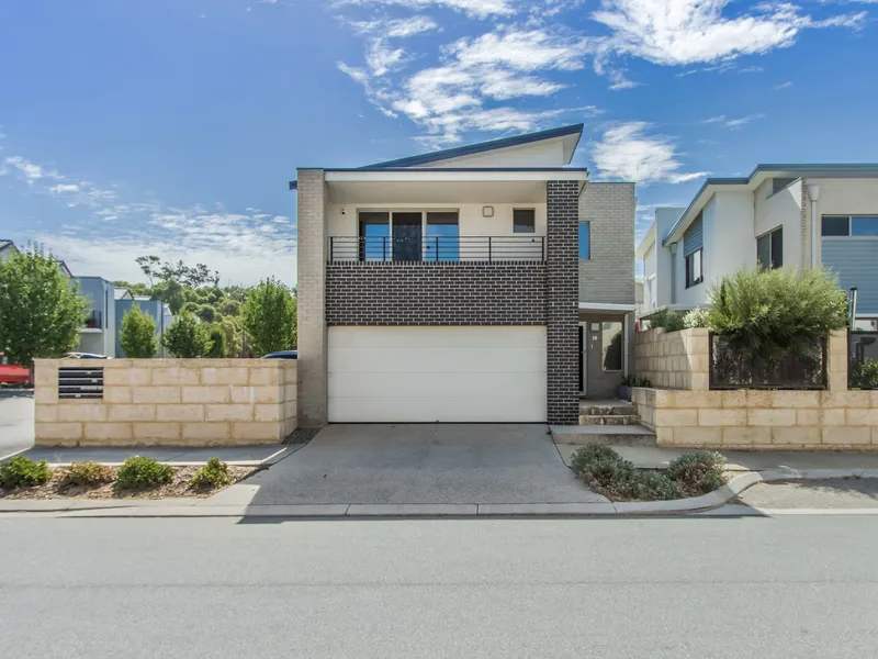 MODERN AND CONTEMPORARY EX DISPLAY TOWNHOUSE BUILT IN 2017