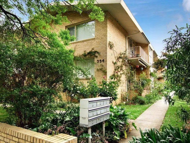 STUNNING SETTING AND VERY PRIVATE SETTING.