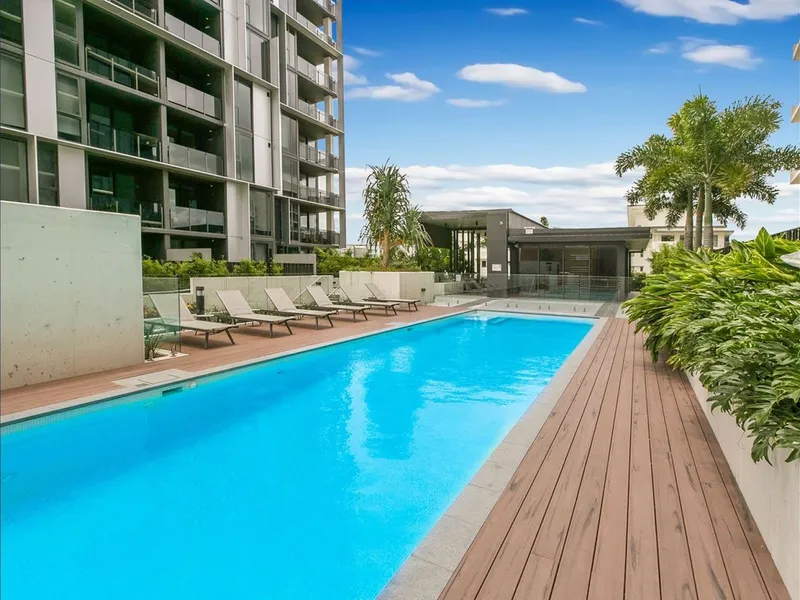 1 BED 1 BATH GENEROUS STUDY NOOK LAUNDRY SECURE CAR PARK - NOW FOR SALE