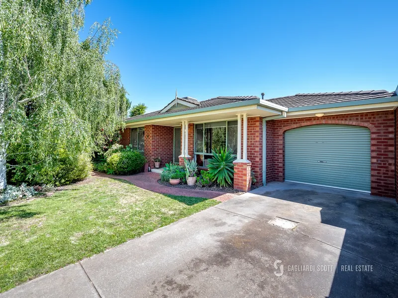 Standalone townhouse - short walk to GV Health & Shepparton Private!