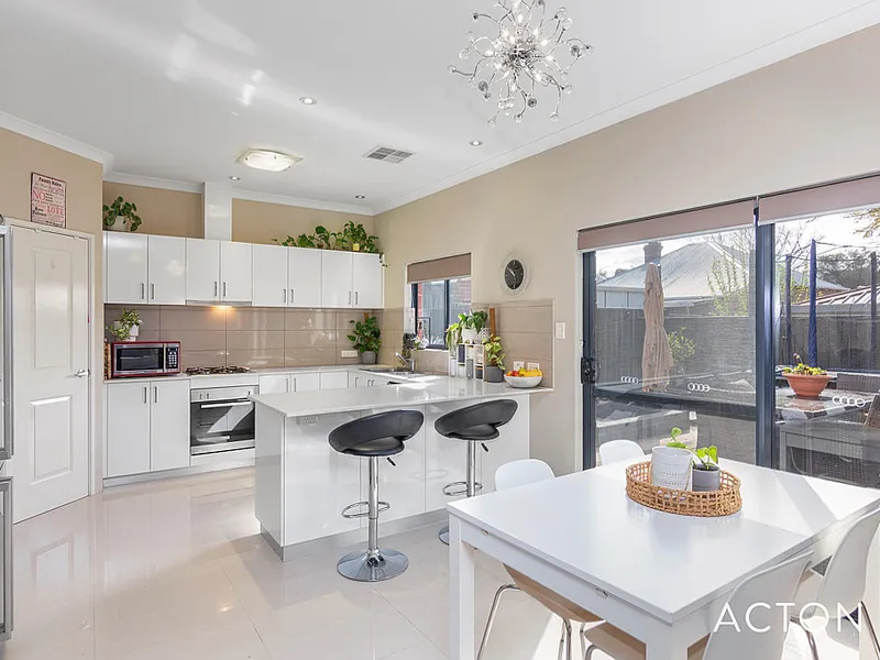 ENJOY THE VIC PARK LIFE!