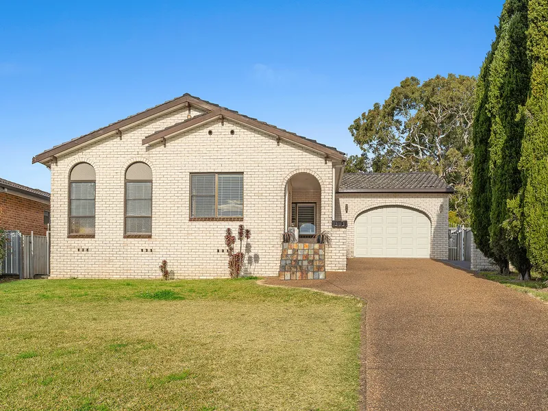 Smartly Updated on Large Block with Everything your Family Needs Close by