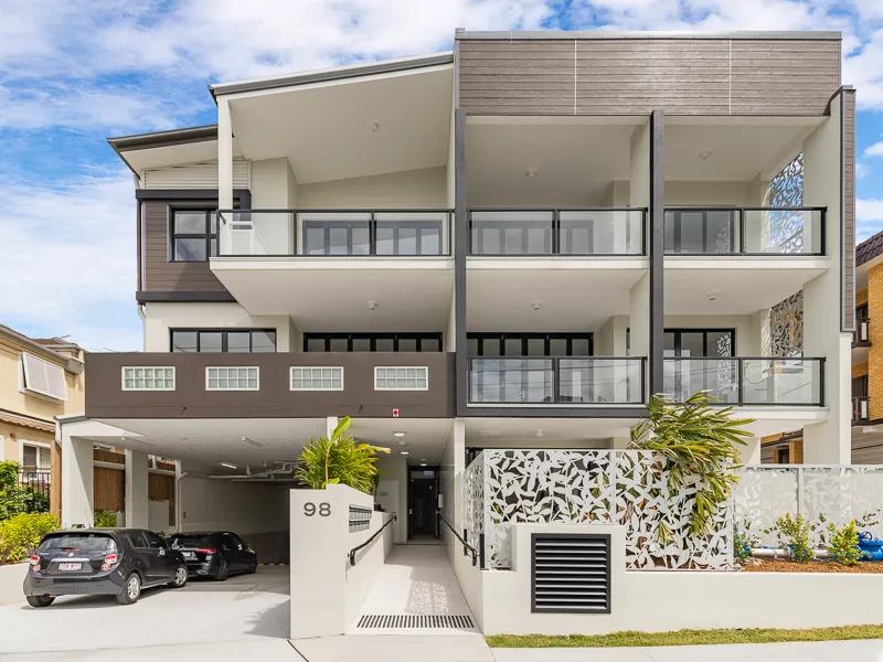 A TOUCH OF CLASS - URBAN CHIC FINISHES - THE ULTIMATE LIFESTYLE LOCATION TO SUIT EXECUTIVES, RENTERS AND BUYERS. VICANI APARTMENTS - INCITE THE SENSES