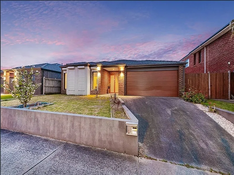 Modern and Spacious Home AVAILABLE NOW