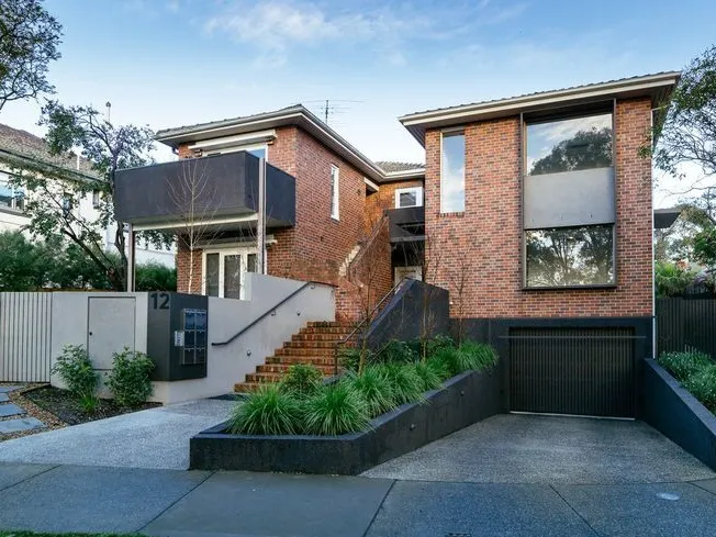 An Architect designed modern apartment in Glen Iris