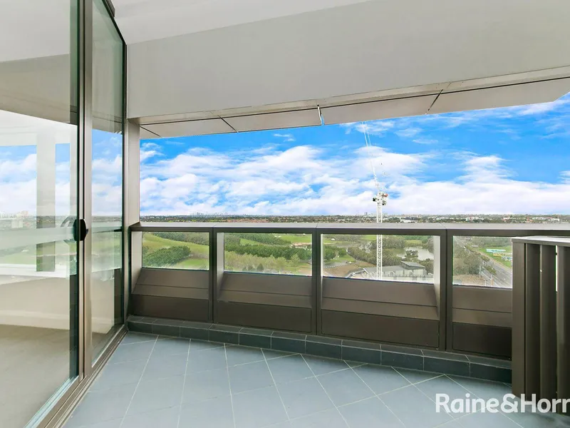 Stunning 1 Bedroom Apartment With Timber Floors and Spacious Study Area