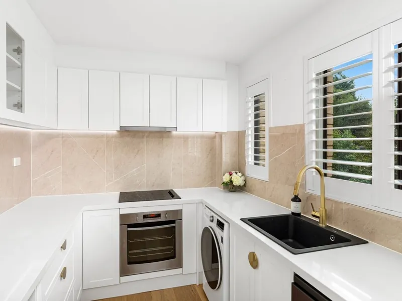 Modern One Bedroom Apartment In The Heart Of Freshwater!
