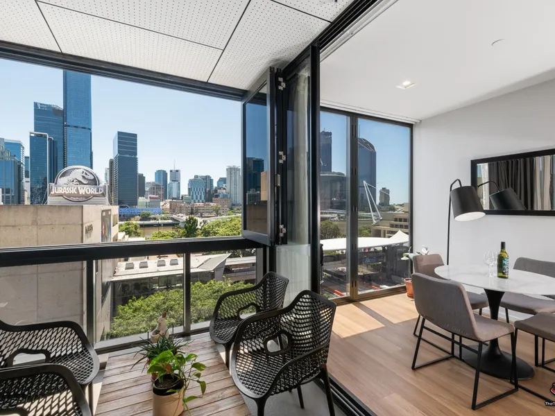 Stunning river and city views - fully furnished
