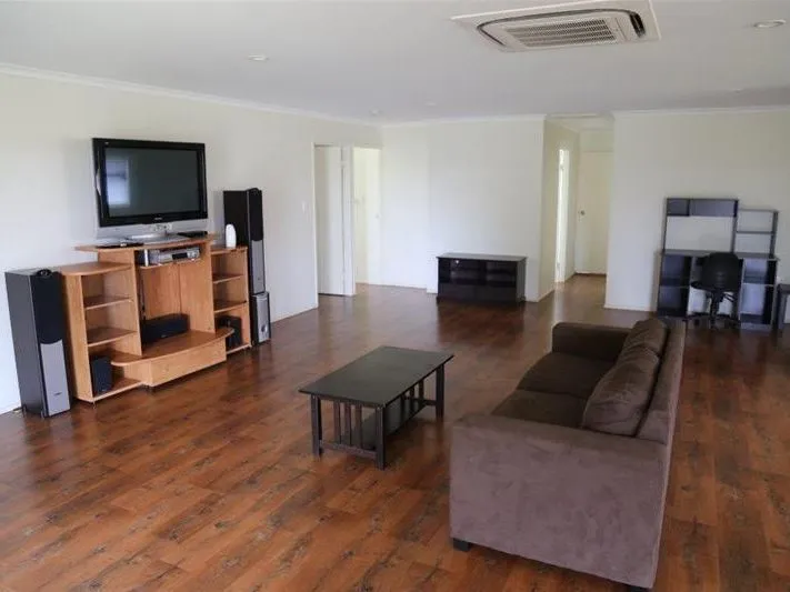 LARGE 5 BEDROOM FURNISHED FAMILY HOME