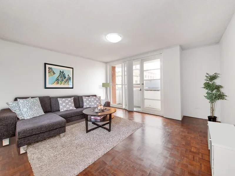 Two Bedroom Apartment In Ideal Location