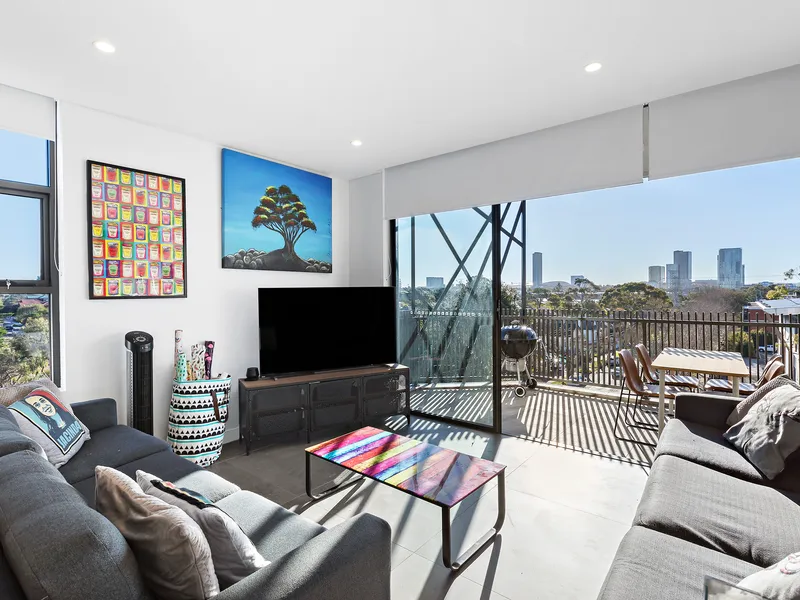 Stylish top floor living with sweeping suburban views 