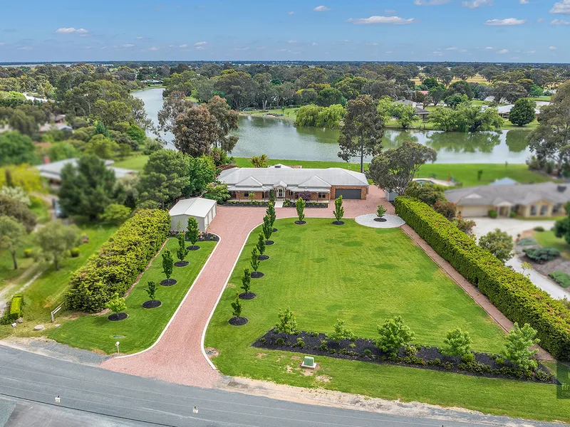 Luxury lakeside Living at its best!