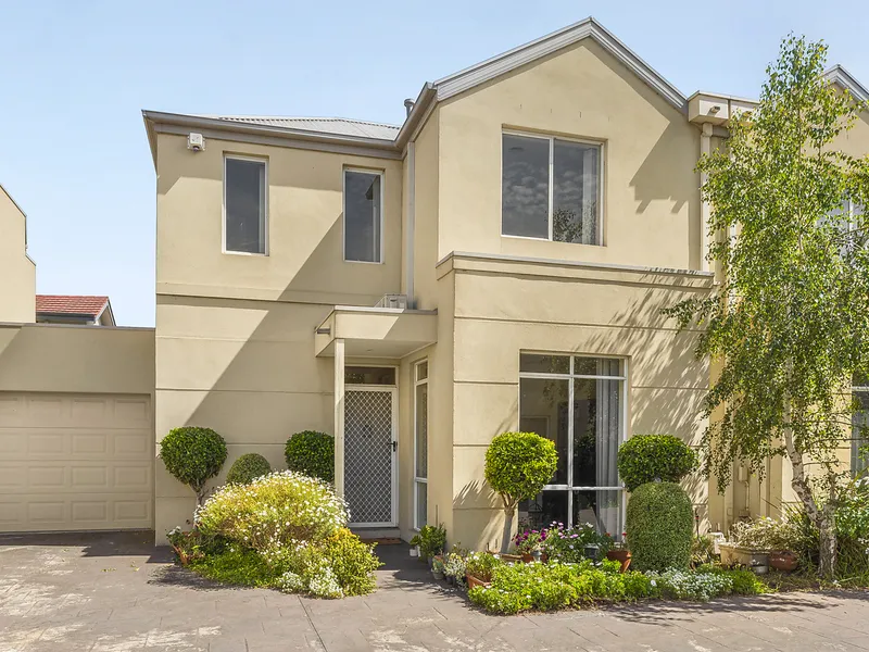 2 Bedroom Townhouse with Lock up Garage