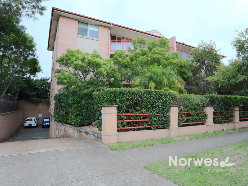 FRESHLY PAINTED 2 BEDROOM APARTMENT IN A FANTASTIC LOCATION 