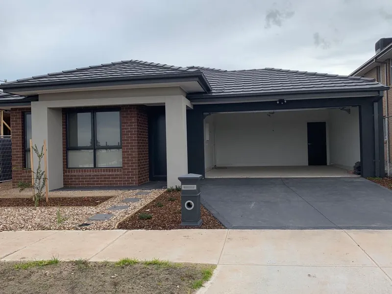 4 Bedroom Family House in Tarneit