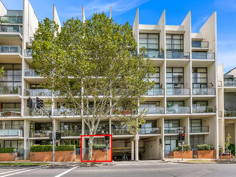 PERFECTLY LOCATED GROUND FLOOR APARTMENT – B4 MIXED USE ZONING