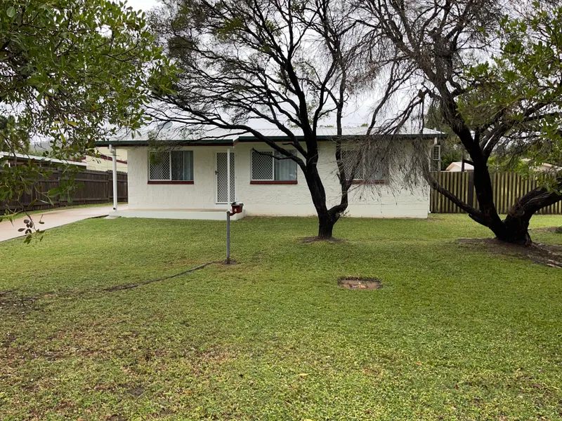 JUST LISTED - SO Fresh & Convenience like a Unit - Space for Caravan