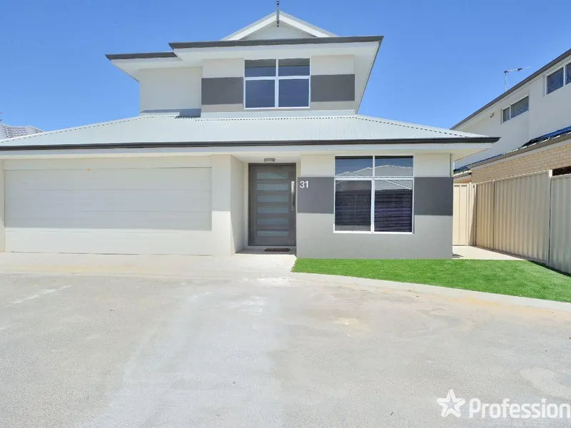 LUXURY BEACHSIDE LIVING IN SECURE GATED ESTATE!