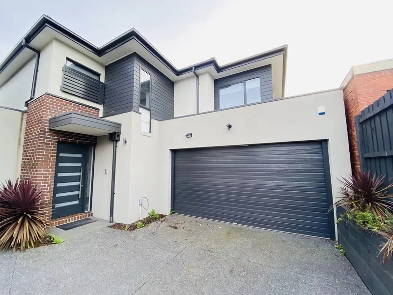 Fully furnished Modern and Stylish Four Bedroom Townhouse