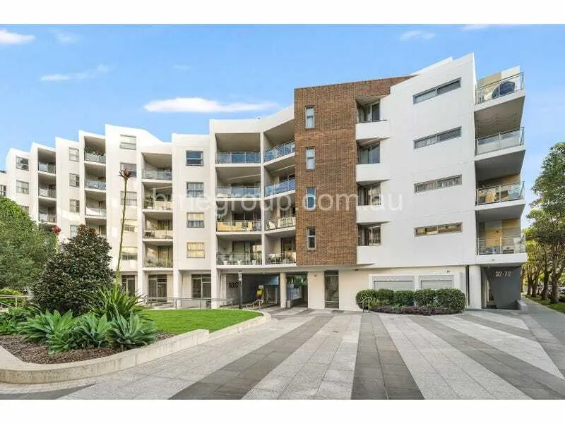 Stunning One Bedroom Apartment Plus Study Area and Parking for Lease!