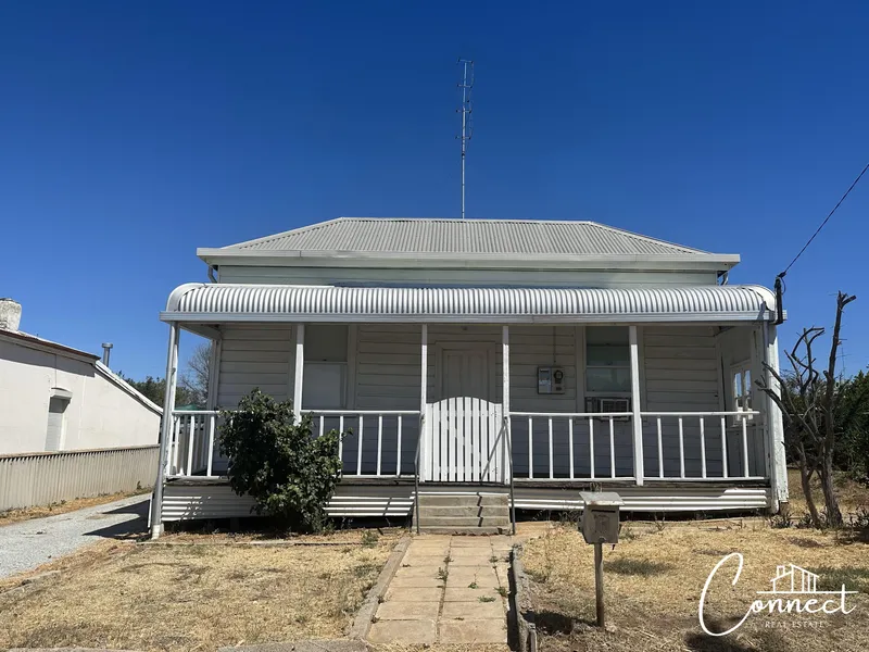 CHARACTER COTTAGE ON BIG BLOCK