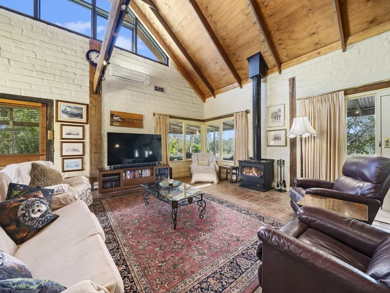 IS THIS THE COUNTRY HOME OF YOUR DREAMS?
