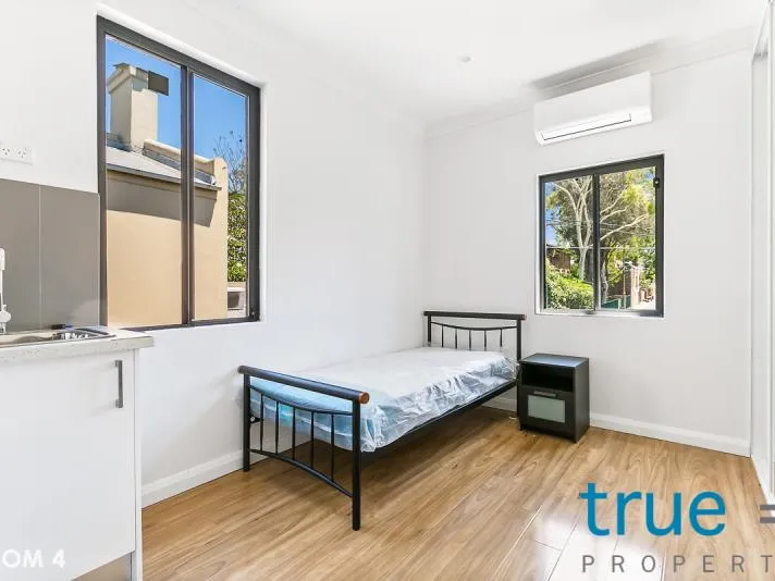 = HOLDING DEPOSIT RECEIVED = RENOVATED AND PERFECTLY LOCATED = FULLY FURNISHED