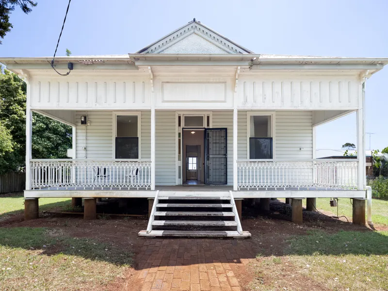 Elegant Victorian Lady of fading beauty seeks loving family looking to create an Inner-City Estate on half an acre