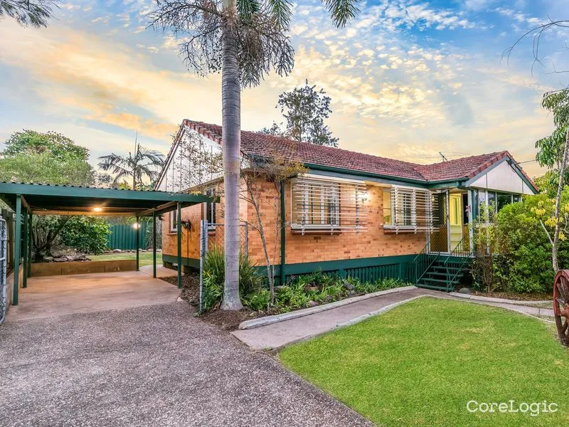 Charming 3 Bedroom, 1 Bathroom Home in Prime Riverview Location