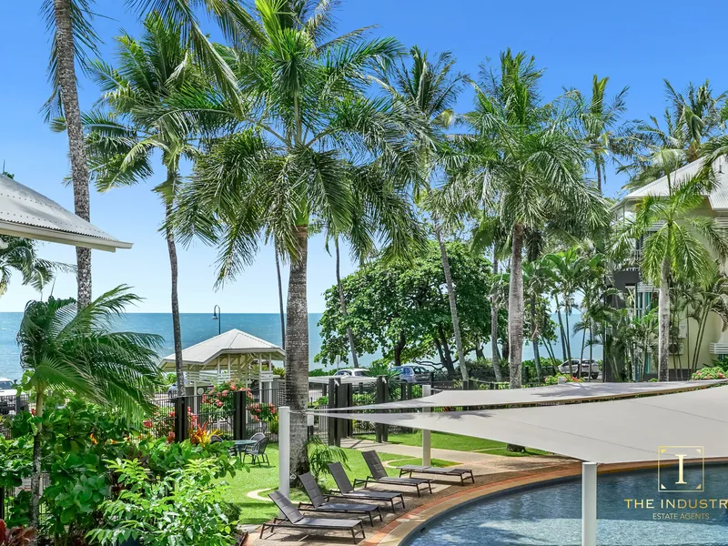 Beachfront apartment with convenience at your doorstep