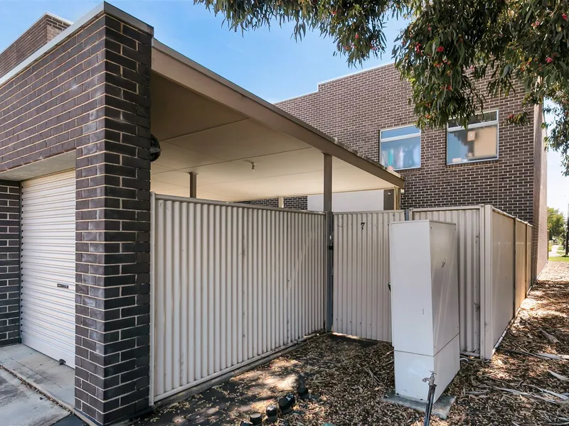 Modern Townhouse in a great location !