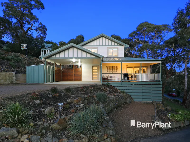 Spectacular custom design with city views on 3066m2.