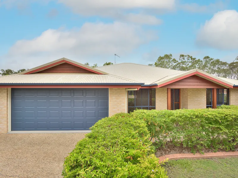 Spacious family home with shed & solar!