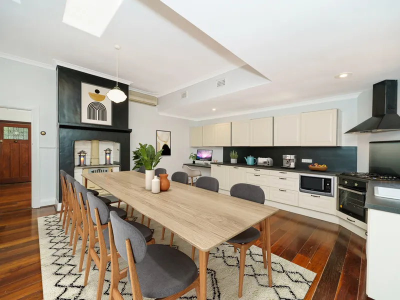 Entertainers Dream in a 1920's Gem!