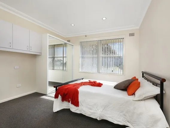 SHARE HOUSE FOR STUDENTS - 1 BEDROOM AVAILABLE