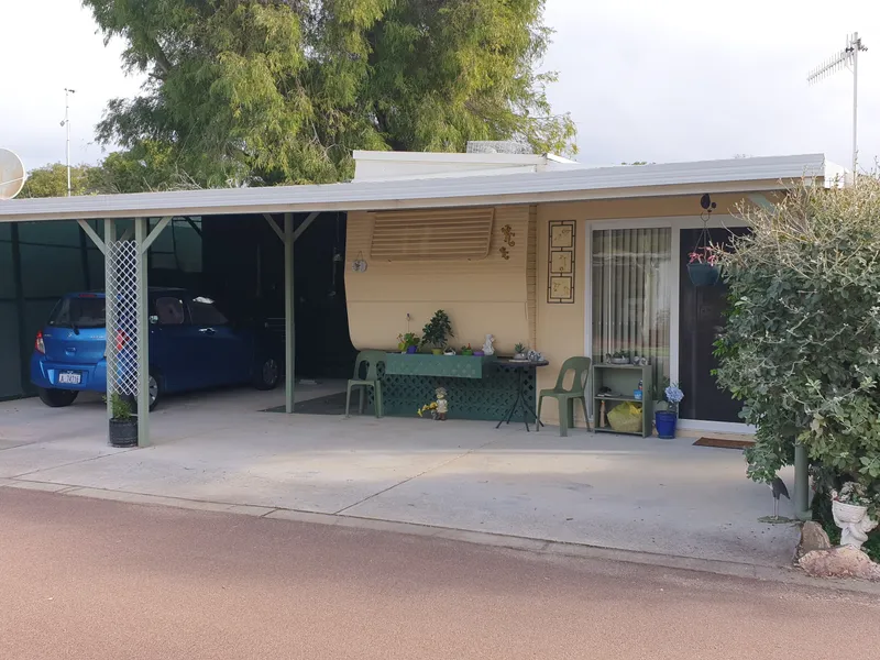Holiday Style Lifestyle - Emu Point