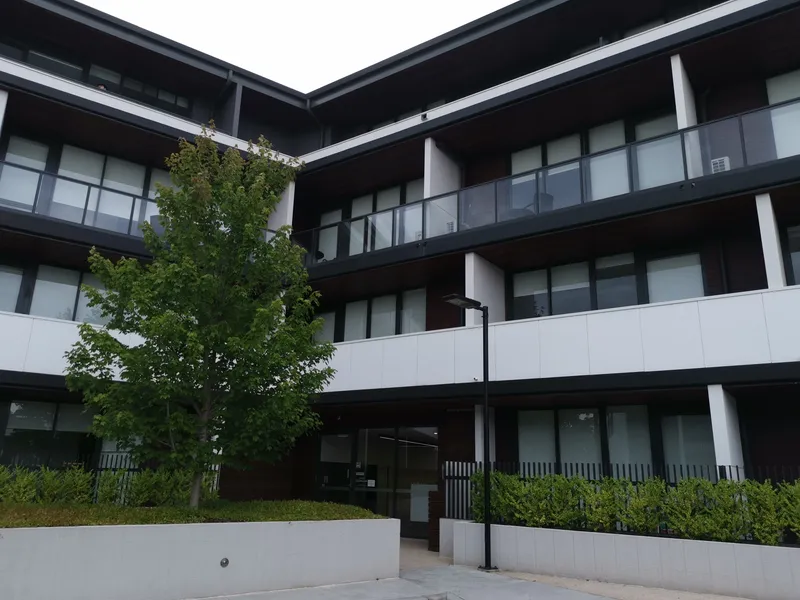 FULLY FURNISHED TWO-BEDROOM APARTMENT RIGHT NEXT TO MONASH UNI - READY TO MOVE IN NOW!