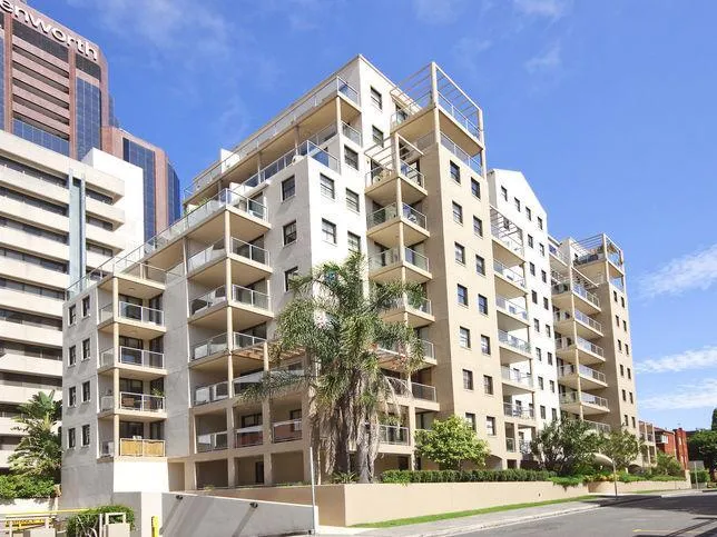 SUNNY AND LARGE STUDIO APARTMENT