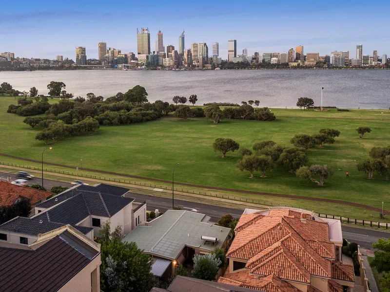 WORLD CLASS POSITION - Captivating River, City & Parklands Views