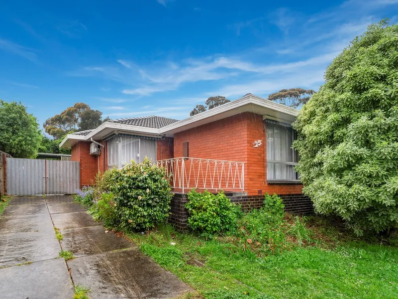 NEAT AND SIZEABLE FAMILY HOME!