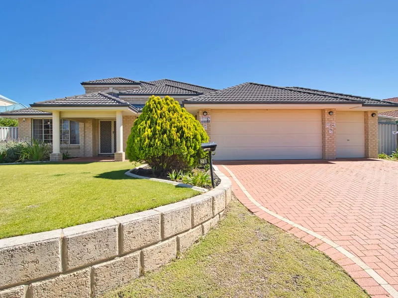 Very Large Elegant Family Home, Triple Garage Under offer